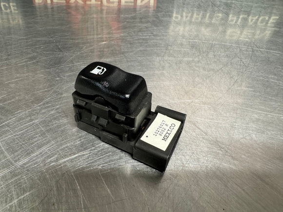 97-04 C5 CORVETTE FUEL DOOR RELEASE BUTTON 10276017 OEM #1150