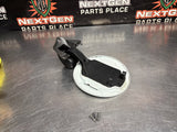 08 - 09 PONTIAC G8 GT FUEL DOOR GAS CAP COVER LID ASSEMBLY WHITE 92213014 #1423