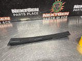 04 -06 PONTIAC GTO EXTERIOR B PILLAR WINDOW TRIM LH SIDE 92093111 OEM #1438
