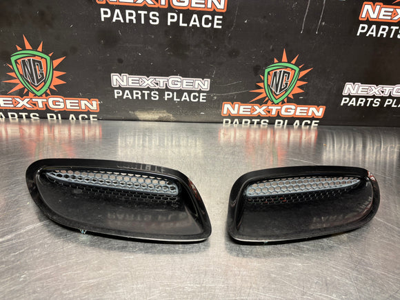 2004 PONTIAC GTO HOOD VENTS / SCOOPS BLCK OEM #1191