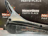 97-04 C5 CORVETTE WINDSHIELD WIPER COWEL 10247327 OEM #1303