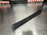 04 -06 PONTIAC GTO EXTERIOR B PILLAR WINDOW TRIM LH SIDE 92093111 OEM #762