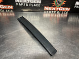 04 -06 PONTIAC GTO EXTERIOR B PILLAR WINDOW TRIM LH SIDE 92093111 OEM #1293