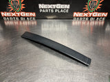 04 -06 PONTIAC GTO EXTERIOR B PILLAR WINDOW TRIM LH SIDE 92093111 OEM #1027