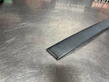 04 -06 PONTIAC GTO EXTERIOR B PILLAR WINDOW TRIM LH SIDE 92093111 OEM #1522