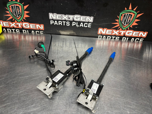 14-19 C7 CORVETTE PAIR OF RADIO AMP ANTENNAS OEM 23361417 23361416 #1181