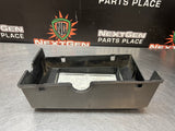2011 GMC SIERRA K2500 FUSE BOX LID 25815385 OEM #1090