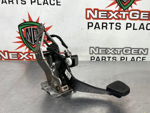 2015 CAMARO SS MANUAL BRAKE PEDAL AND BRACKET OEM 92247627 #369