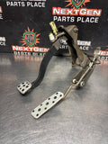 2004 PONTIAC GTO BRAKE/ GAS PEDAL ASSEMBLY OEM #1438