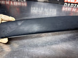 04 -06 PONTIAC GTO EXTERIOR B PILLAR WINDOW TRIM LH SIDE 92093111 OEM #1293
