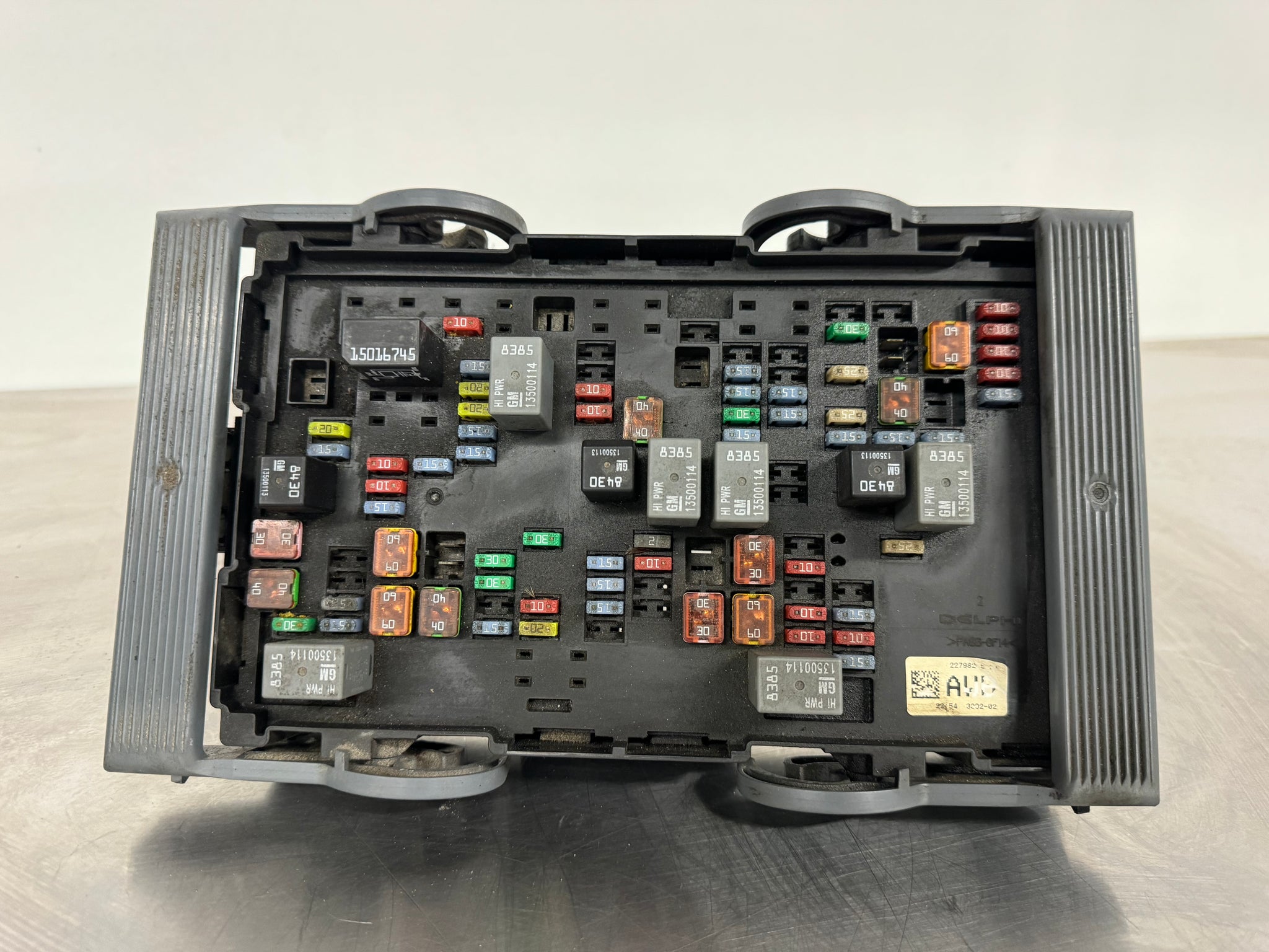 GMページ 2013 GM SILVERADO SIERRA 6.6 UNDERHOOD FUSE BOX 29798216 OEM