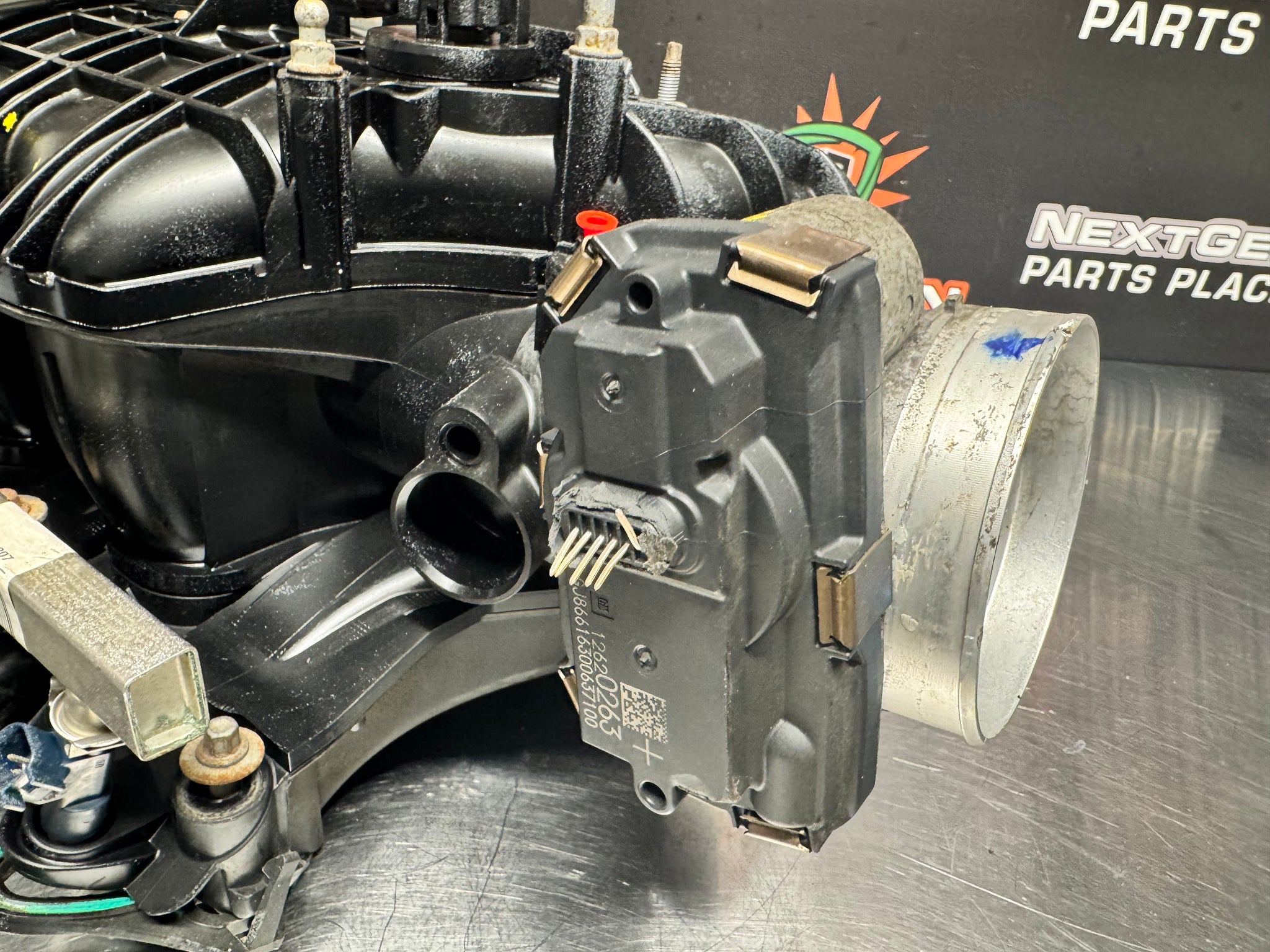 TRAILBLAZER SS CATHEDRAL INTAKE MANIFOLD OEM 25383922 #3834