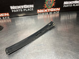 04 -06 PONTIAC GTO EXTERIOR B PILLAR WINDOW TRIM LH SIDE 92093111 OEM #1025