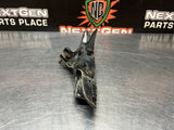 05-13 C6 CORVETTE RF PASSENGER SIDE FENDER TO BUMPER BRACKET 15230685 #1110