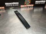 04 -06 PONTIAC GTO EXTERIOR B PILLAR WINDOW TRIM LH SIDE 92093111 OEM #1025