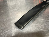 04 -06 PONTIAC GTO EXTERIOR B PILLAR WINDOW TRIM LH SIDE 92093111 OEM #901