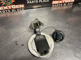 08 - 09 PONTIAC G8 FUEL DOOR GAS CAP COVER LID ASSEMBLY SILVER OEM 92213014 #825