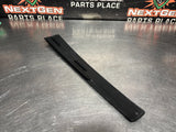 04 -06 PONTIAC GTO EXTERIOR B PILLAR WINDOW TRIM LH SIDE 92093111 OEM #1522