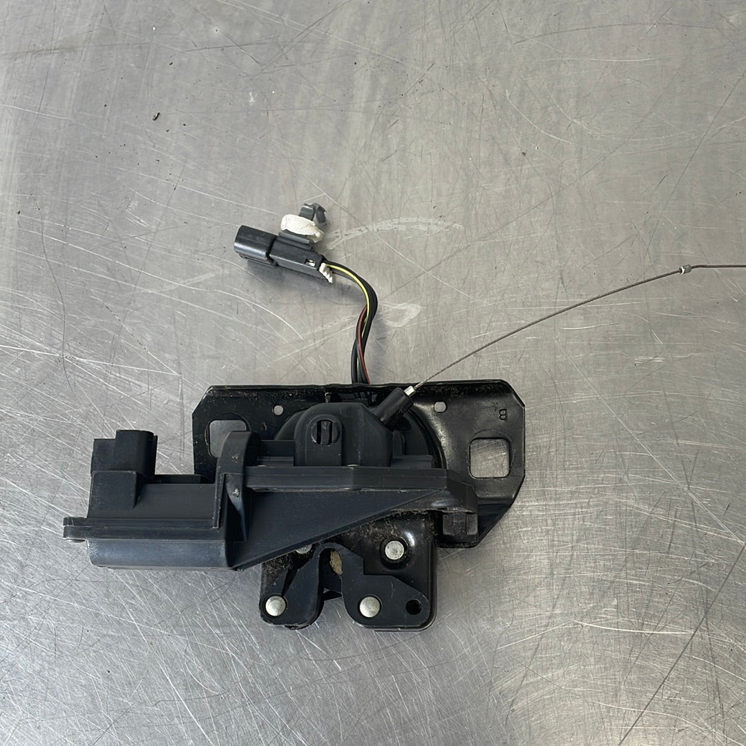 9704 C5 CORVETTE CONVERTIBLE DECKLID/ TRUNK LATCH OEM 16637699 VV462