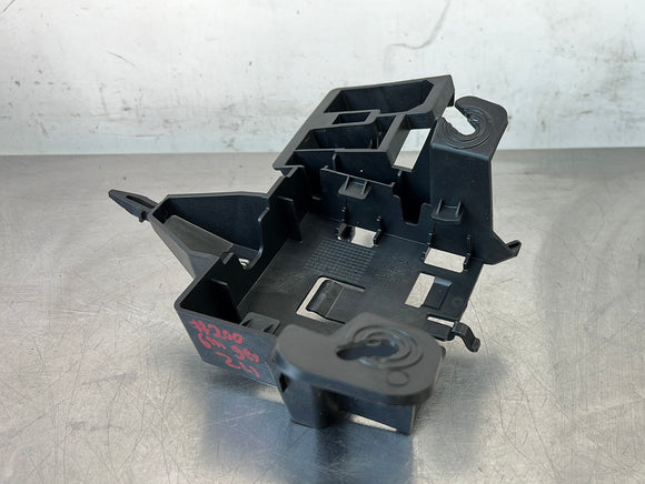 2018 CAMARO ZL1 PARK ASSIST and KEYLESS ENTRY MODULE BRACKET 84186601 OEM #200