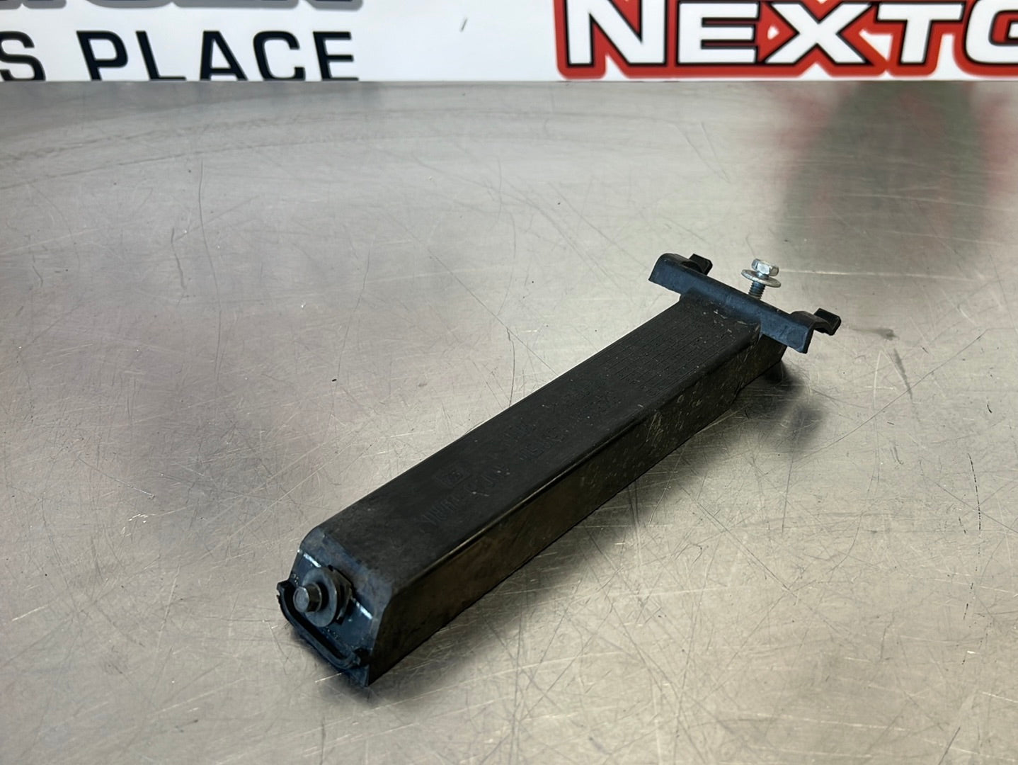 10402132 - Rear Driver Side Bumper Fascia Support Stud Plate 10402132 - Rear Driver Side Bumper Fascia Support Stud Plate