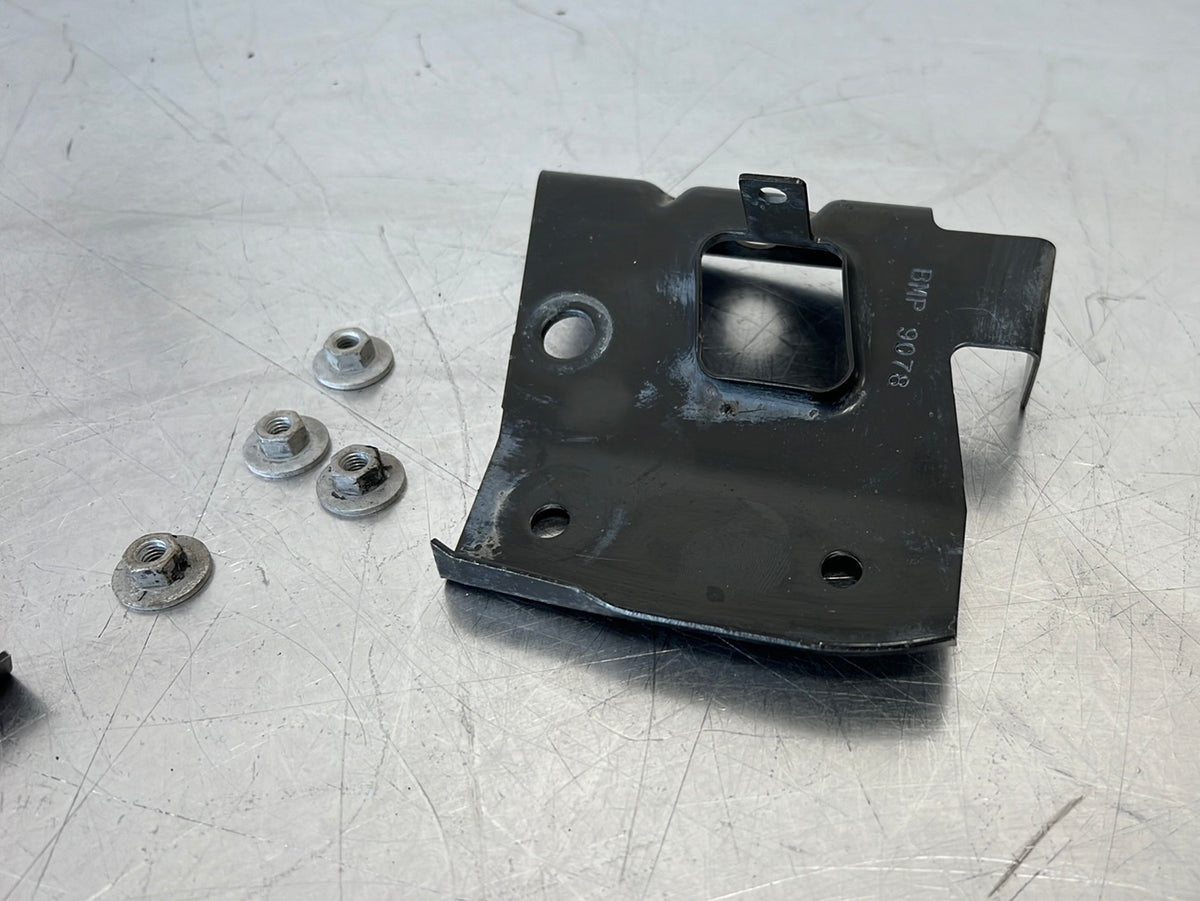 97-04 C5 CORVETTE REAR QUARTER MOUNTING BRACKETS OEM – NextGenPartsPlace