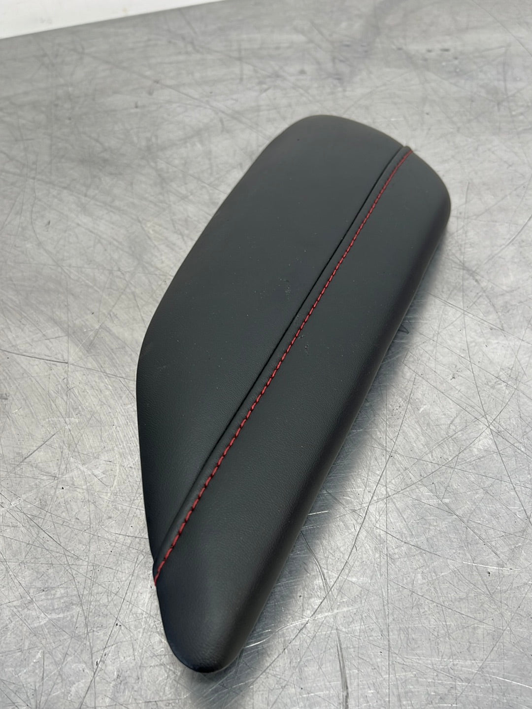 2018 CAMARO SS RH PASSENGER DOOR BLACK ARMREST W/ RED STITCH