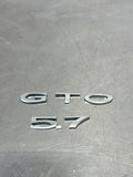 04-06 PONTIAC GTO LICENSE PLATE TRUNK FILLER PANEL GTO 5.7 BADGE EMBLEMS #164