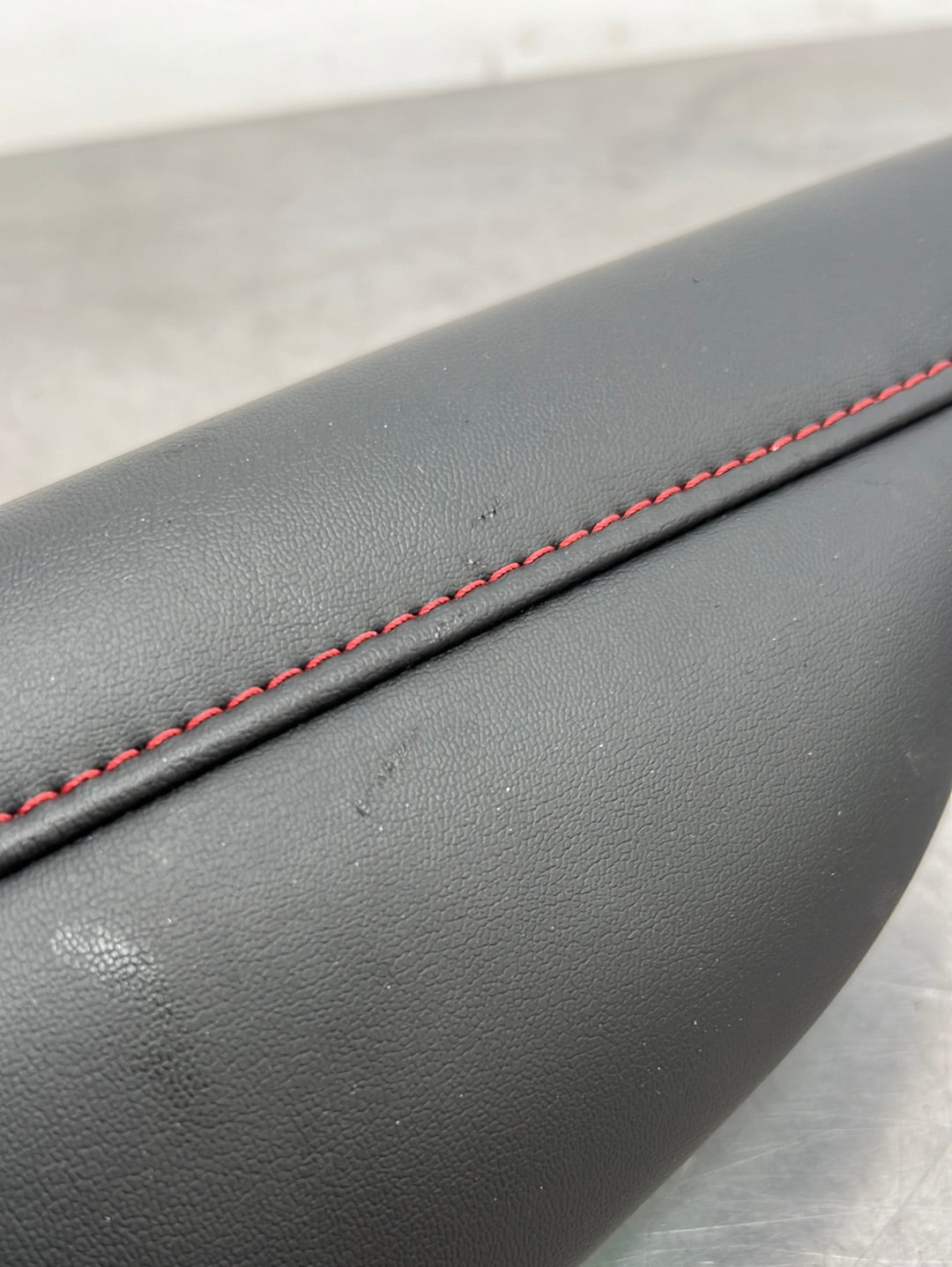 2018 CAMARO SS RH PASSENGER DOOR BLACK ARMREST W/ RED STITCH