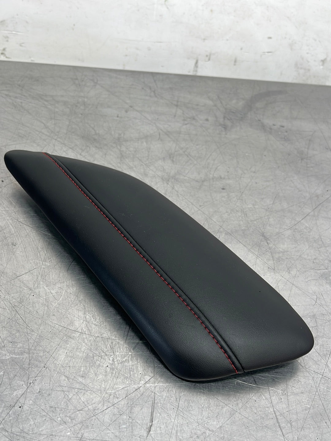 2018 CAMARO SS RH PASSENGER DOOR BLACK ARMREST W/ RED STITCH